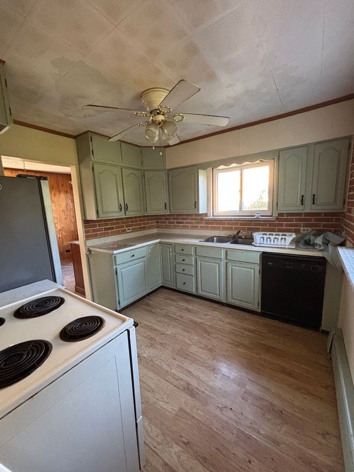 216 Leon St - Photo 6 of 20