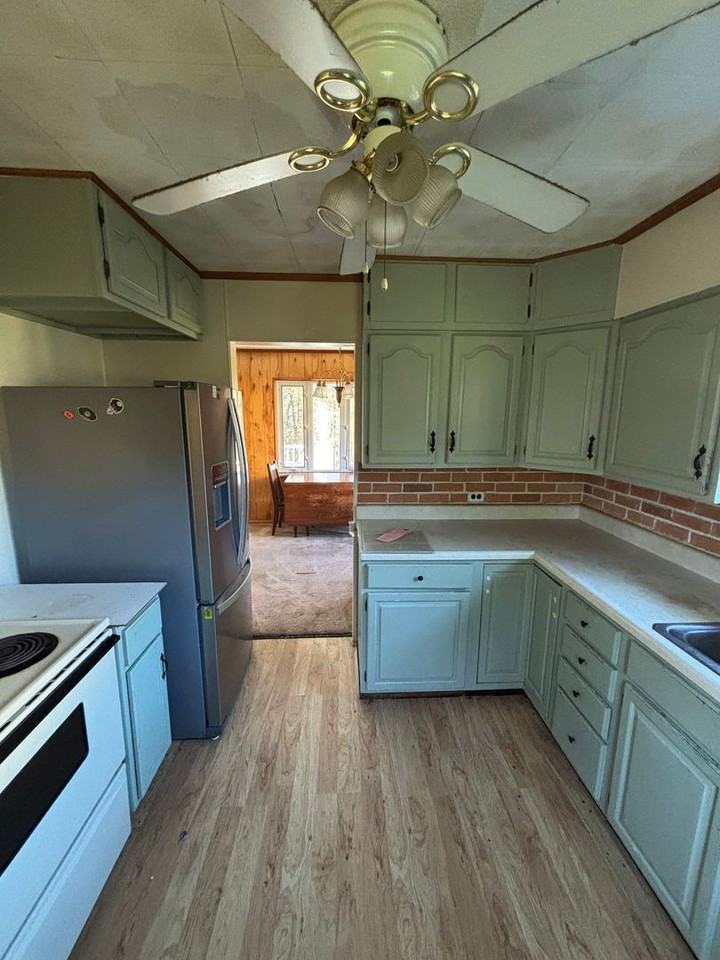 216 Leon St - Photo 7 of 20