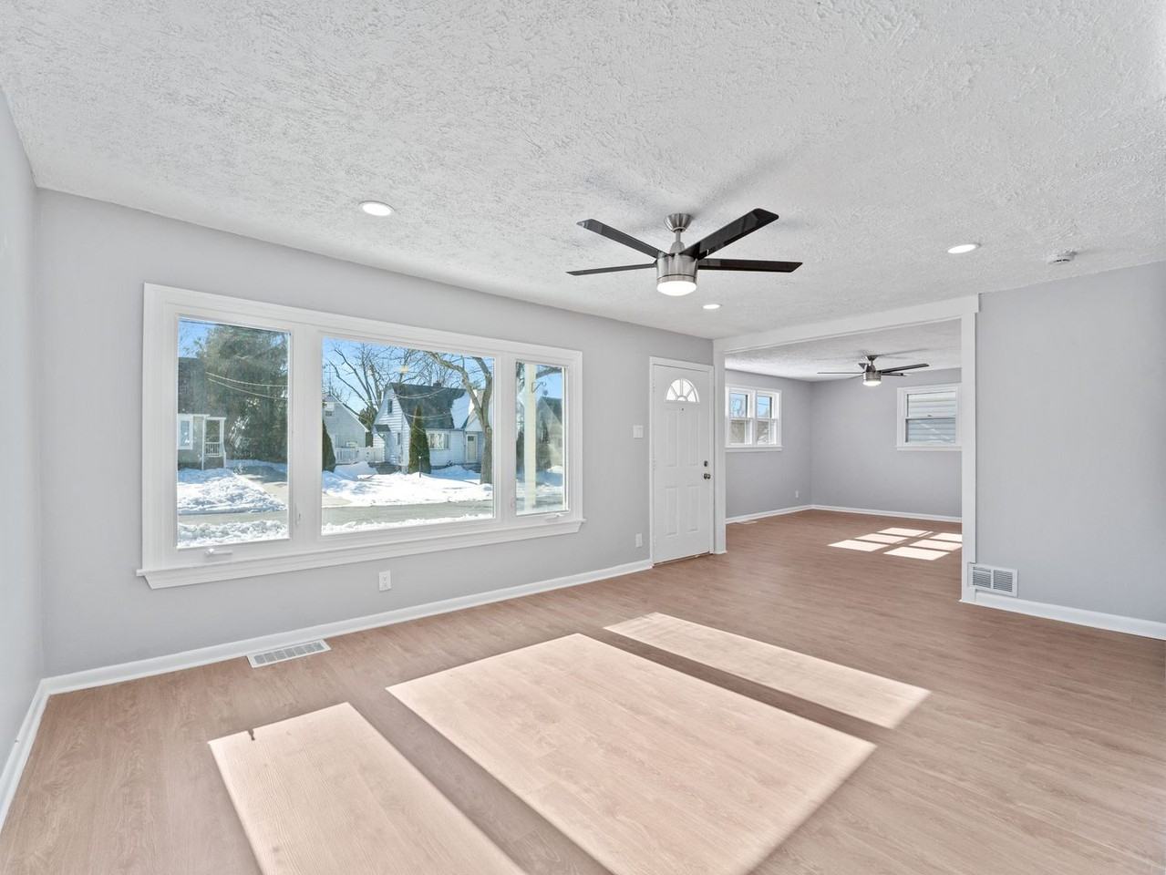 326 Driscoll Ave - Photo 5 of 15