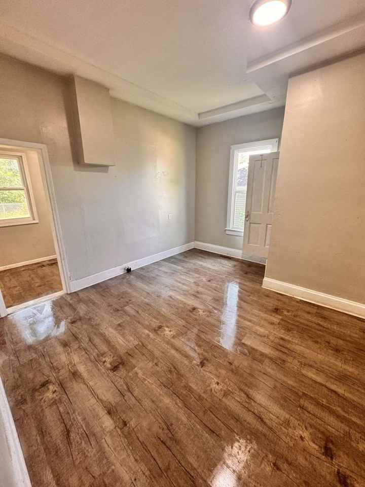 135 E Hall St - Photo 6 of 12