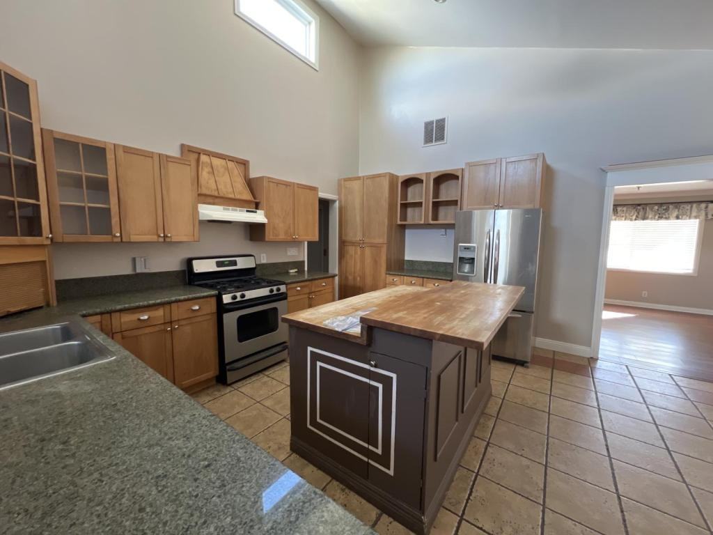 13237 E Avenue W8 - Photo 6 of 24