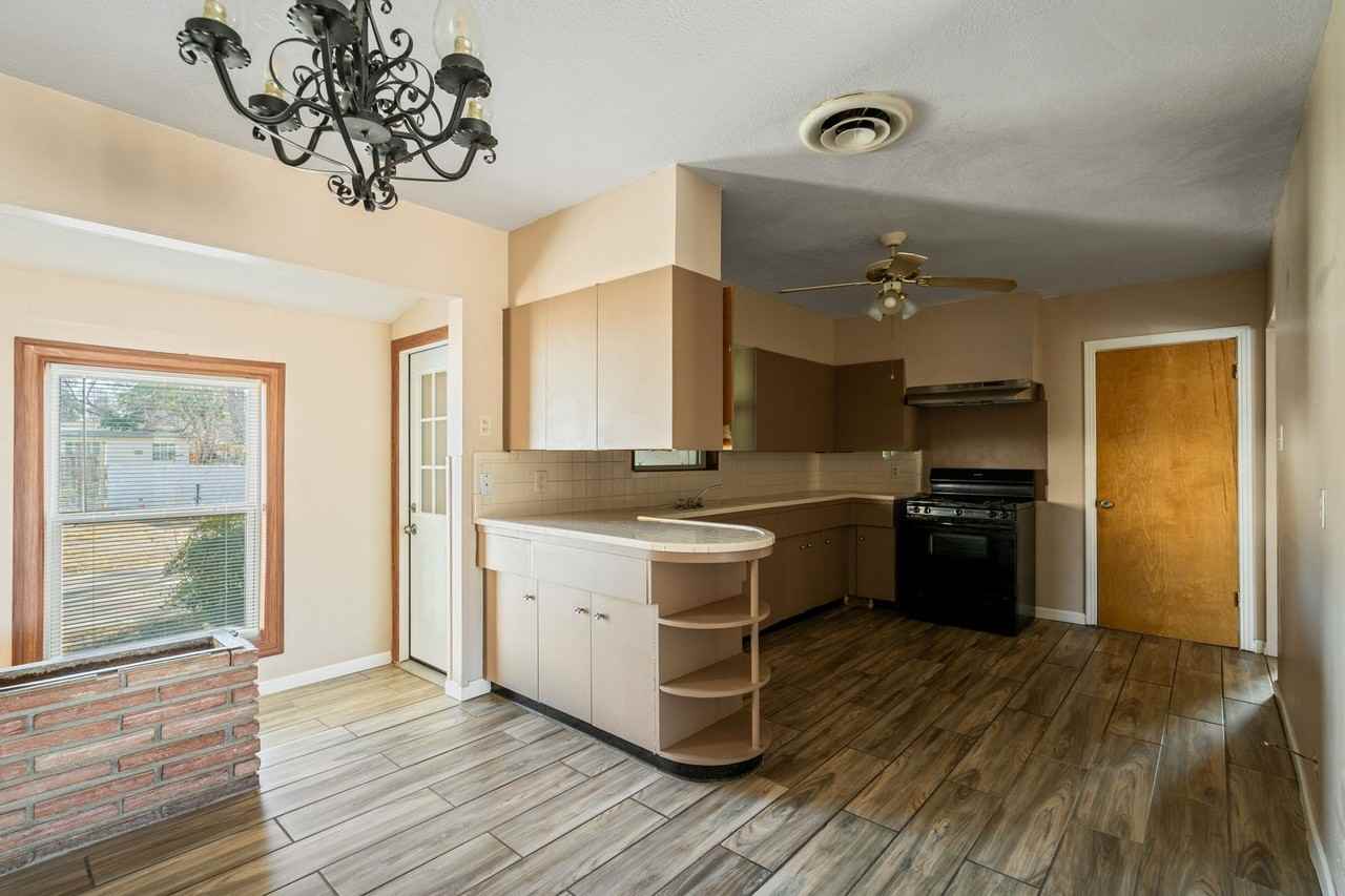 1605 Avenue B - Photo 5 of 18