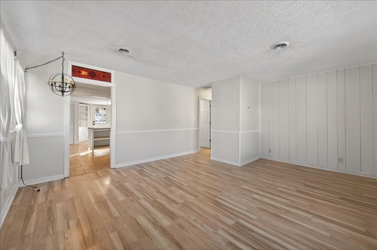 4911 Barlow Dr - Photo 3 of 15