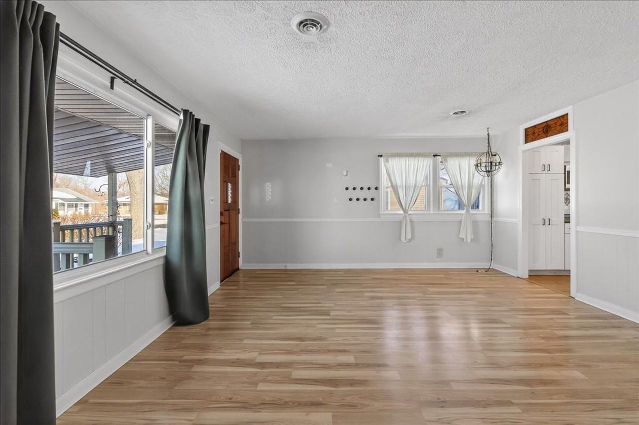 4911 Barlow Dr - Photo 4 of 15