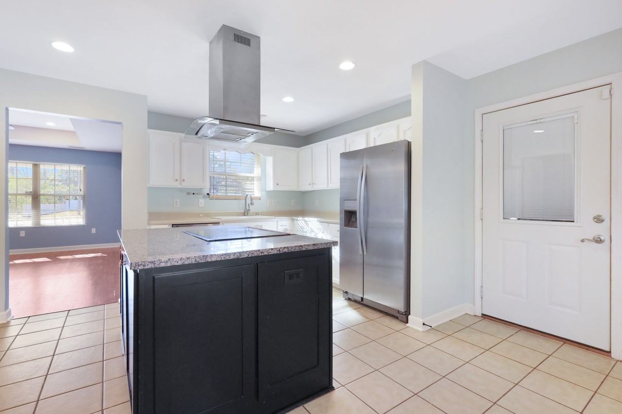 712 S 6th St - Photo 3 of 12