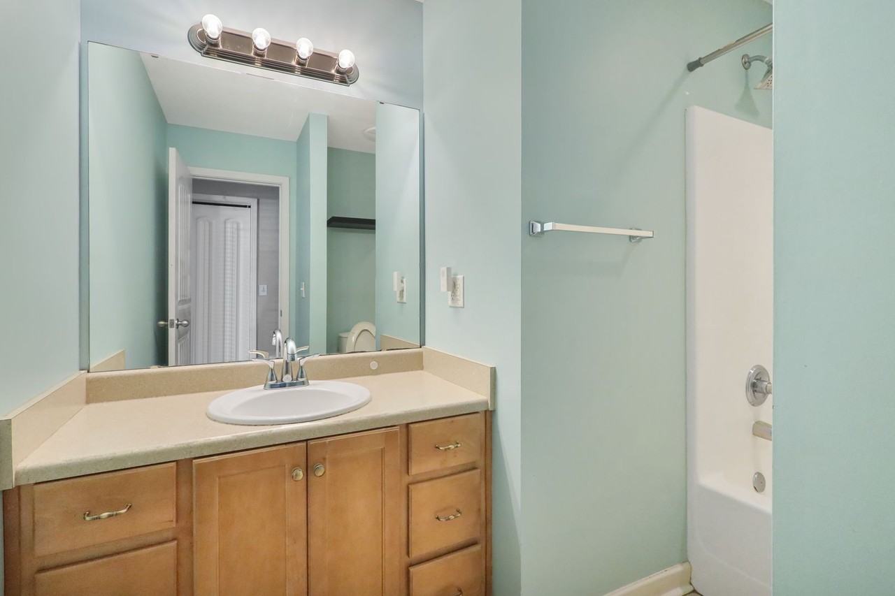 712 S 6th St - Photo 6 of 12