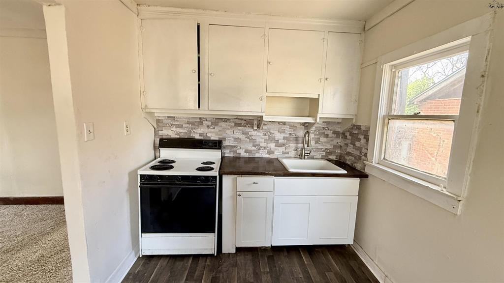 2215 Roberts Ave - Photo 2 of 12
