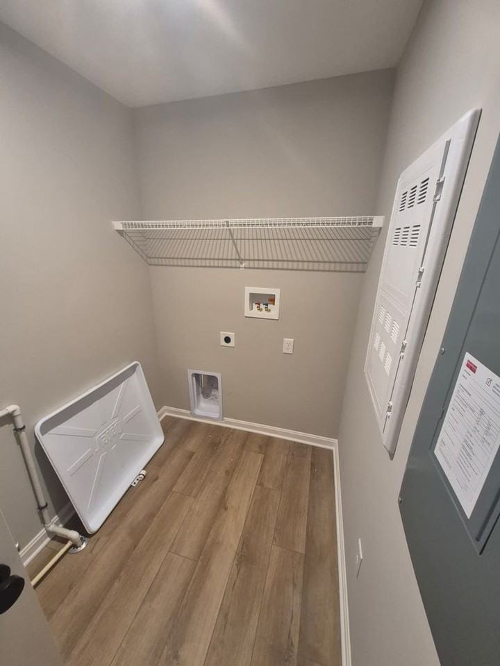 568 Foxhill Dr - Photo 7 of 15