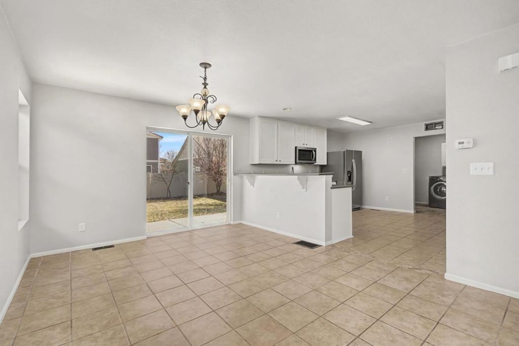 3907 Heatherwood Cir - Photo 6 of 24