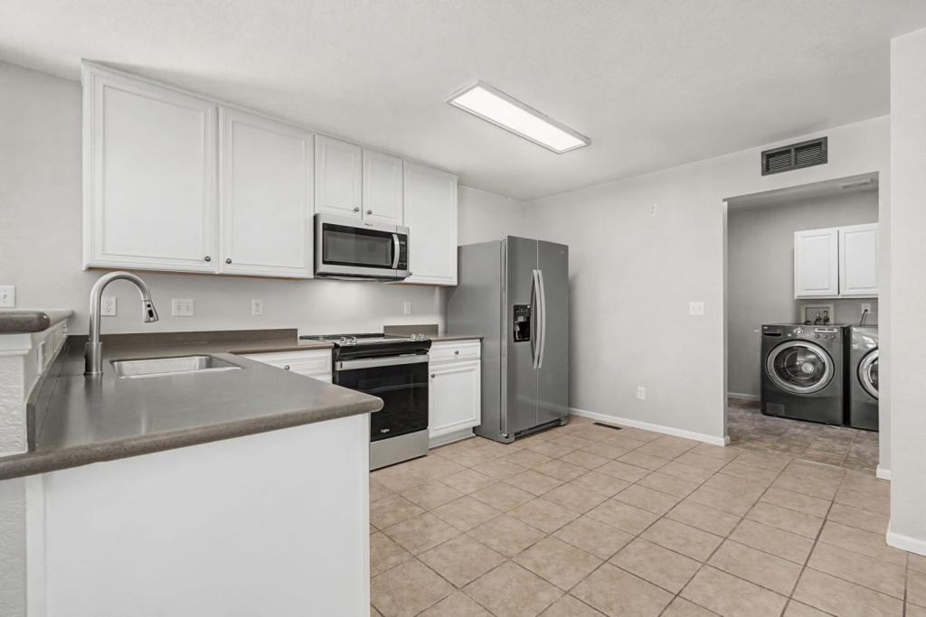 3907 Heatherwood Cir - Photo 7 of 24