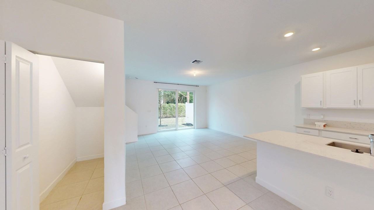 4643 Hollister Ave - Photo 7 of 28