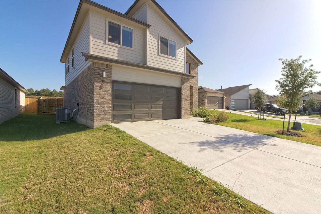 Coda Xing - Photo 2 of 35