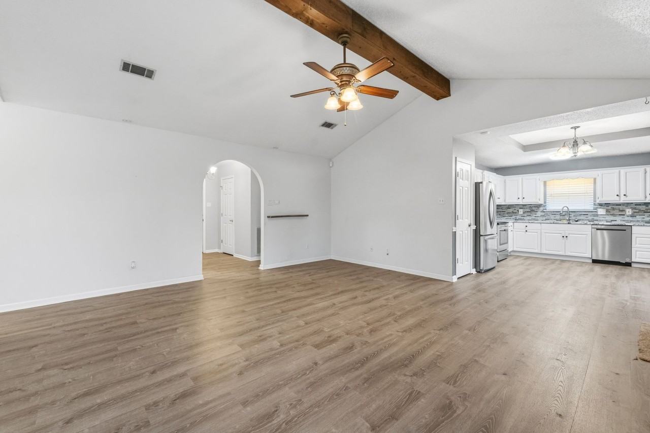 26 Pamela Ln - Photo 4 of 32