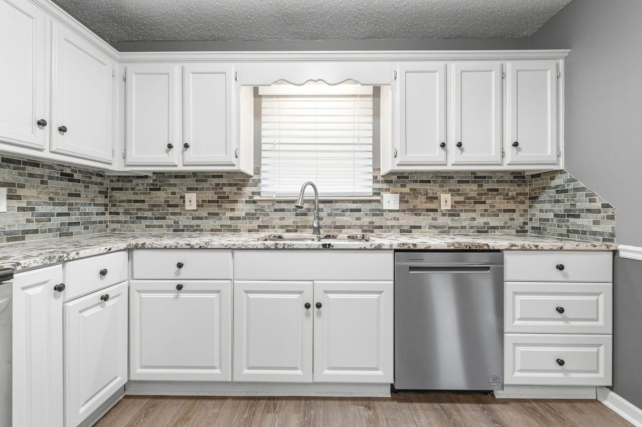 26 Pamela Ln - Photo 7 of 32