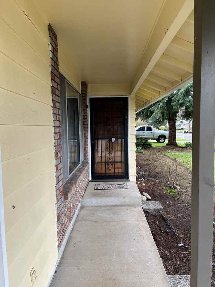 1113 Missoula Ave - Photo 2 of 31