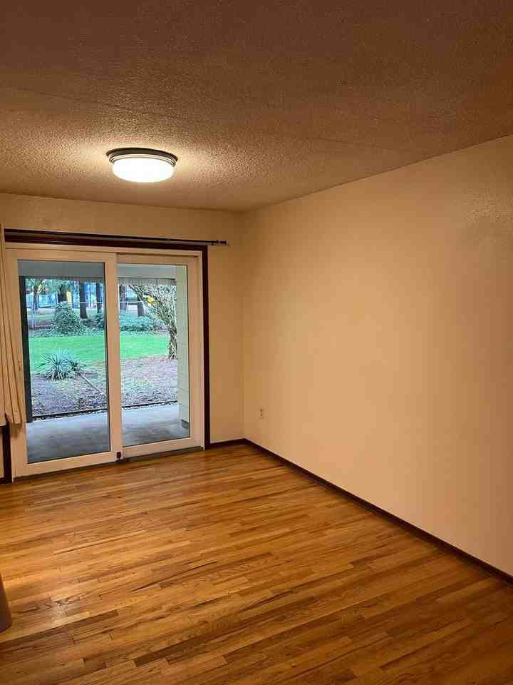 1113 Missoula Ave - Photo 6 of 31