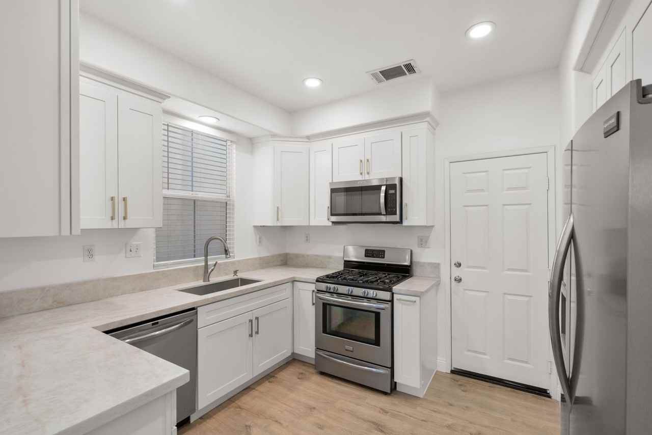 3335 Hatten Ln - Photo 6 of 16