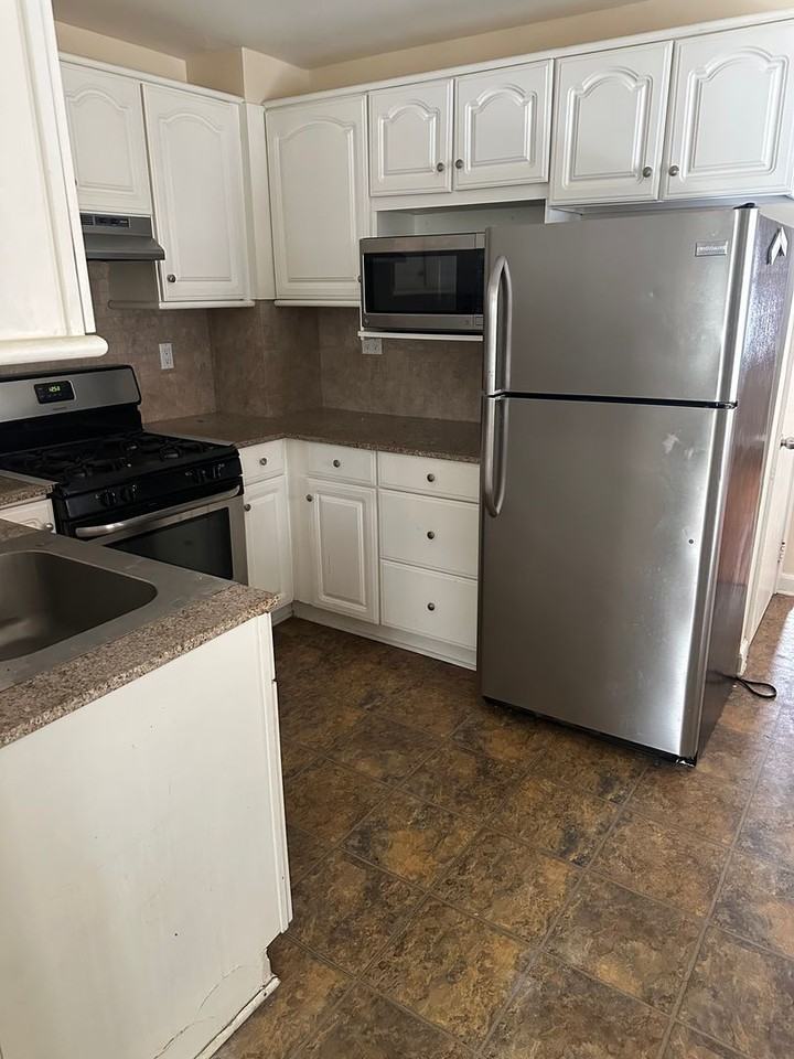 2056 N Sherman St - Photo 4 of 9