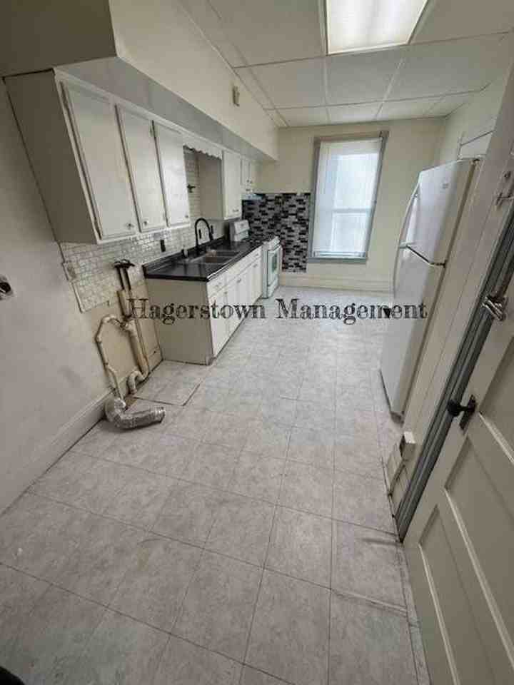 659 Pennsylvania Ave - Photo 3 of 8