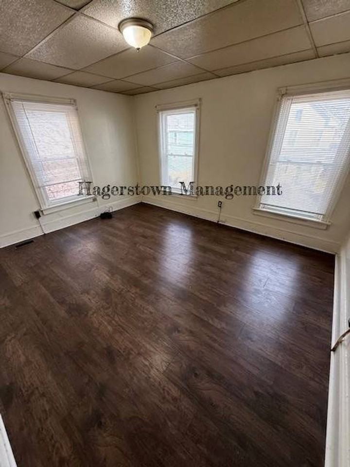 659 Pennsylvania Ave - Photo 5 of 8