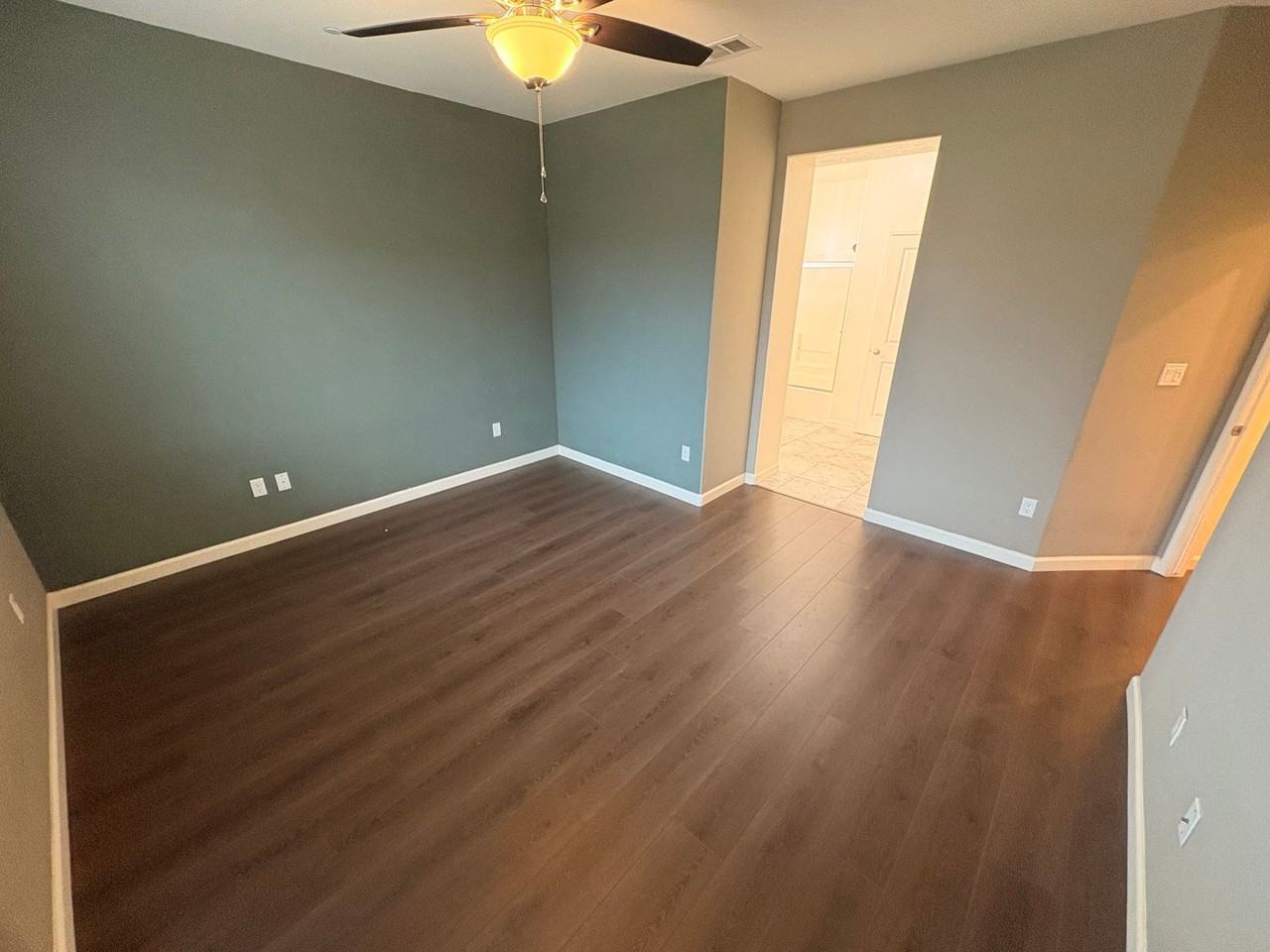 1604 Sidonia St - Photo 7 of 22