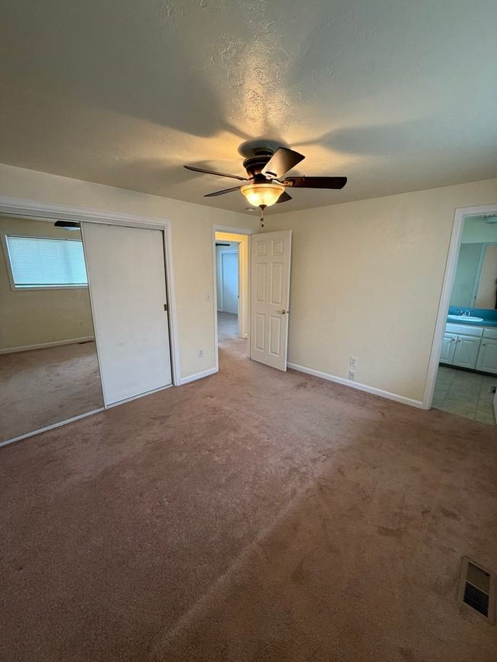 1410 27th Ave Se - Photo 7 of 24