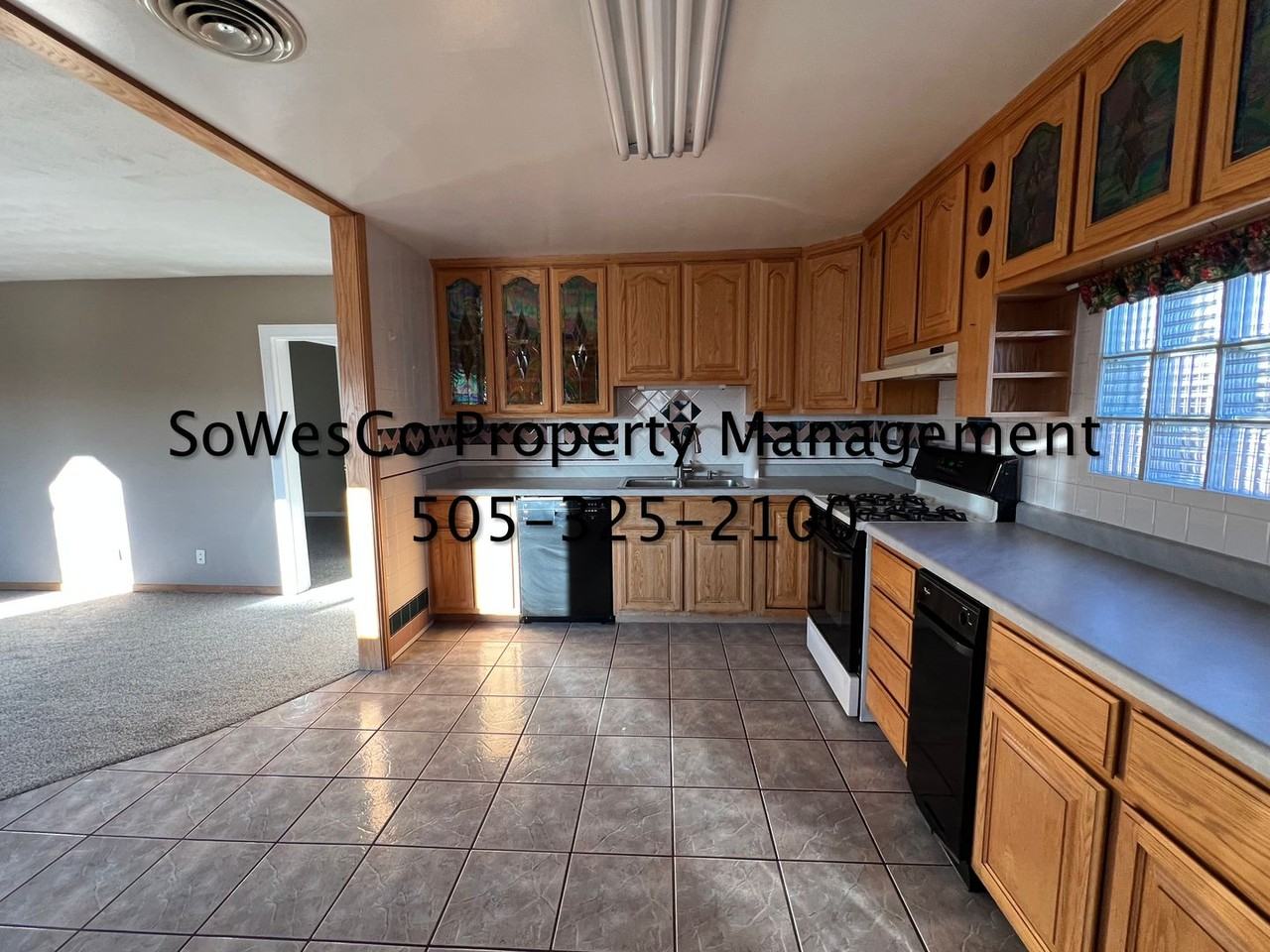 4206 Rowe Ave - Photo 7 of 28