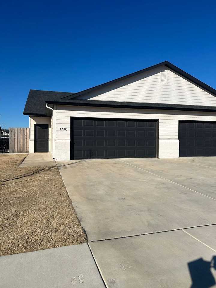 1736 Decarsky Ct