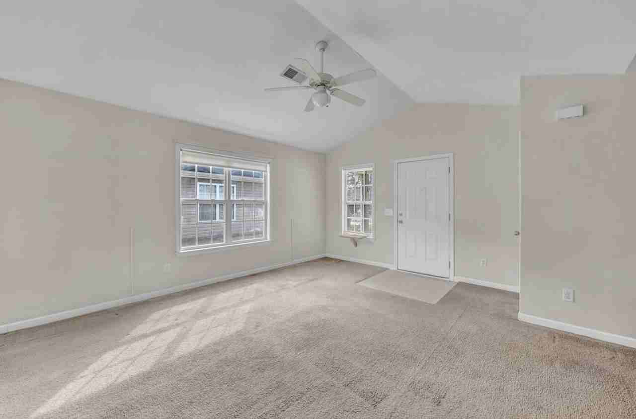2029 Jackson St - Photo 4 of 31