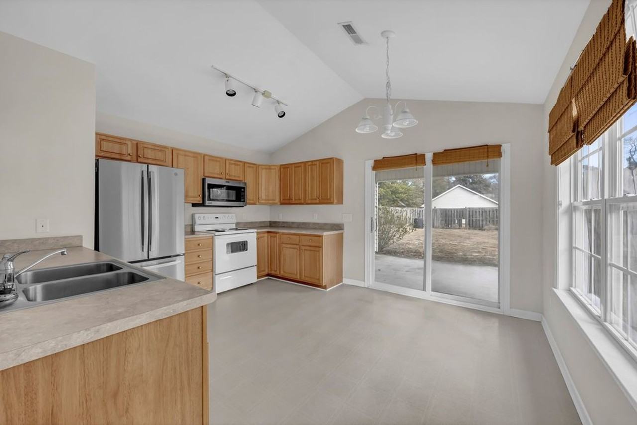 2029 Jackson St - Photo 7 of 31