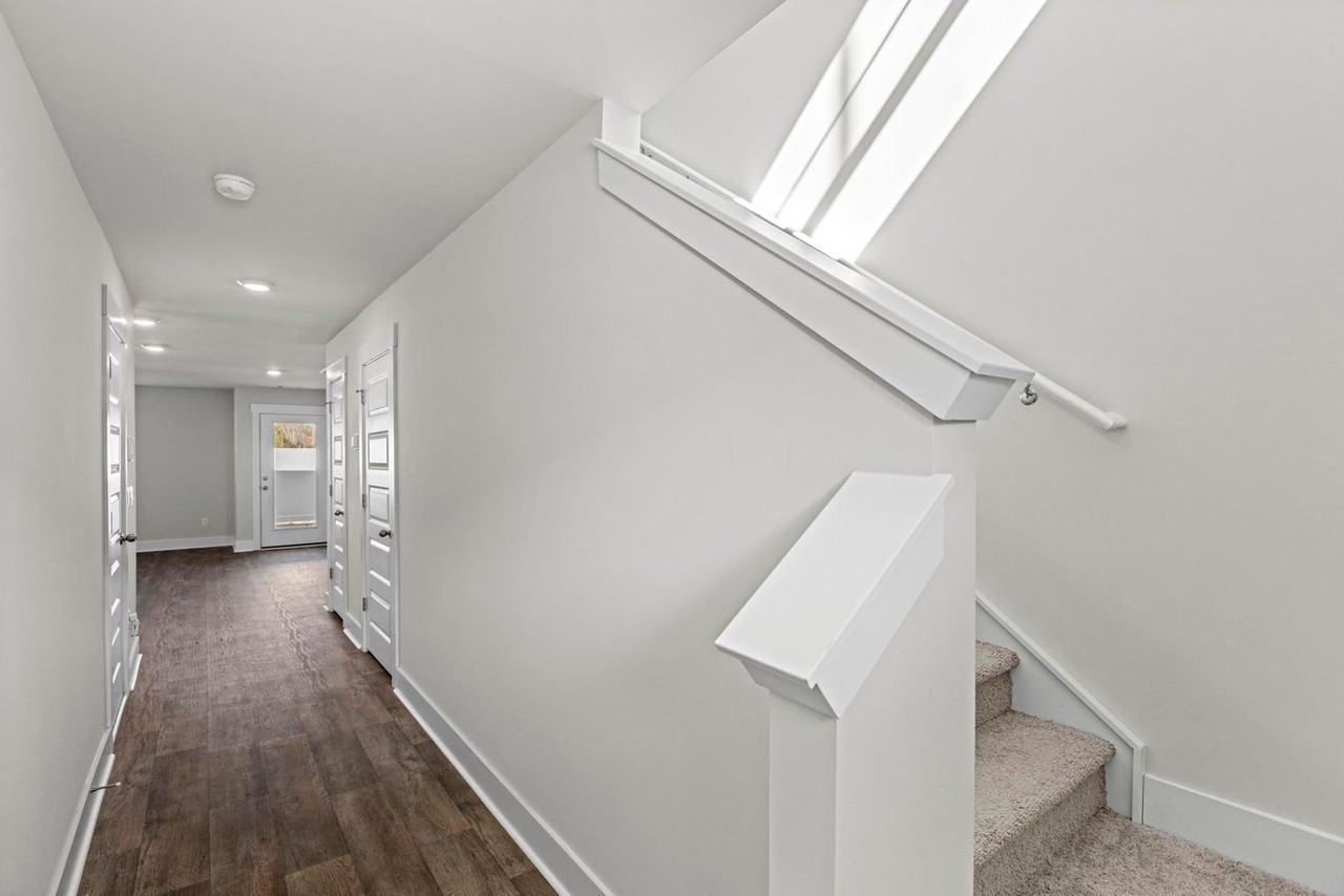 107 N Grassland Rd - Photo 3 of 24