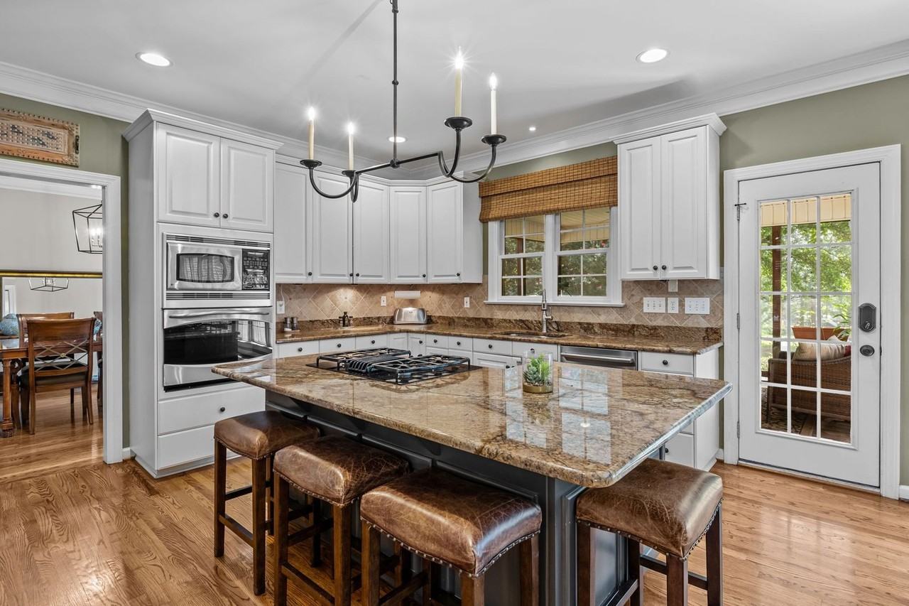 12428 Willingdon Rd - Photo 4 of 31