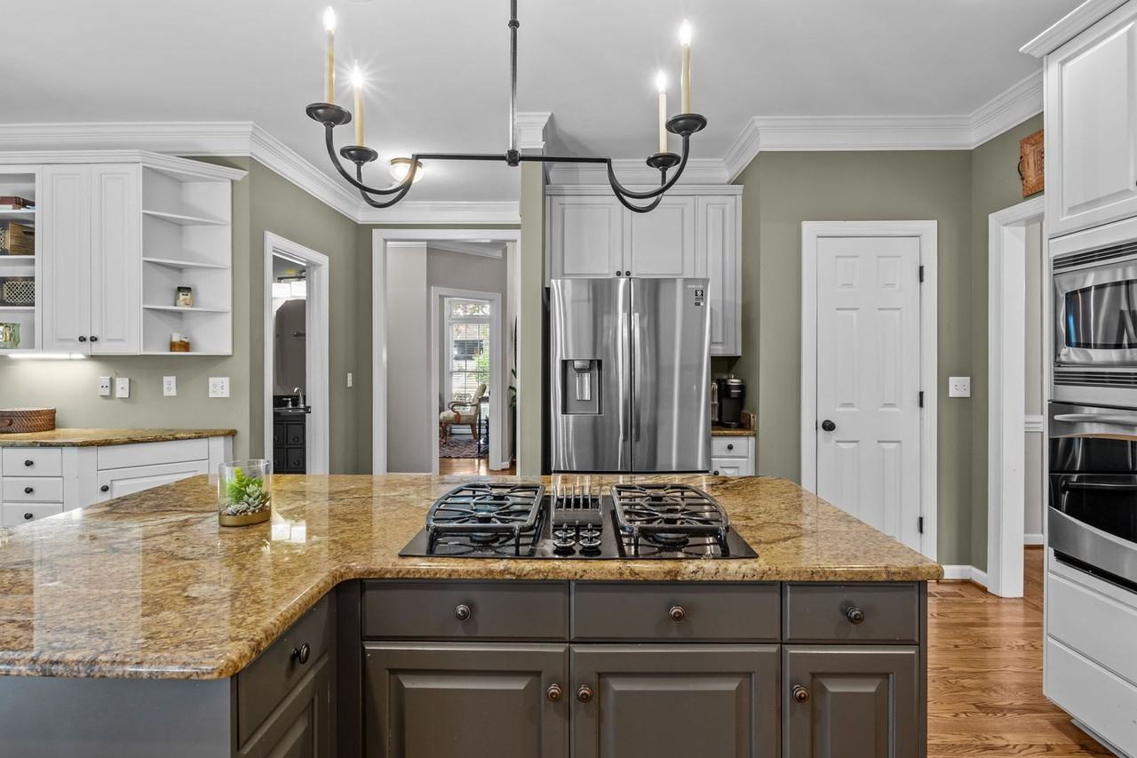 12428 Willingdon Rd - Photo 6 of 31