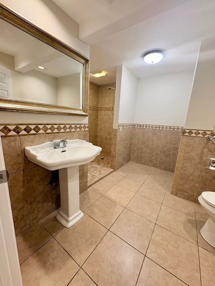 20031 6th Ave Ne - Photo 5 of 37