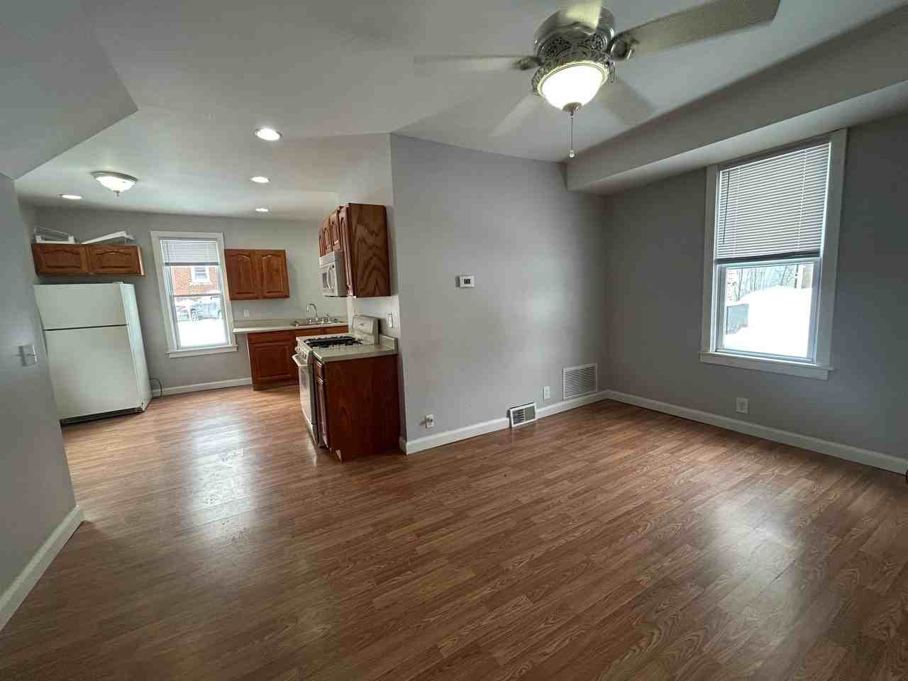 221 1/2 Grace St - Photo 4 of 11