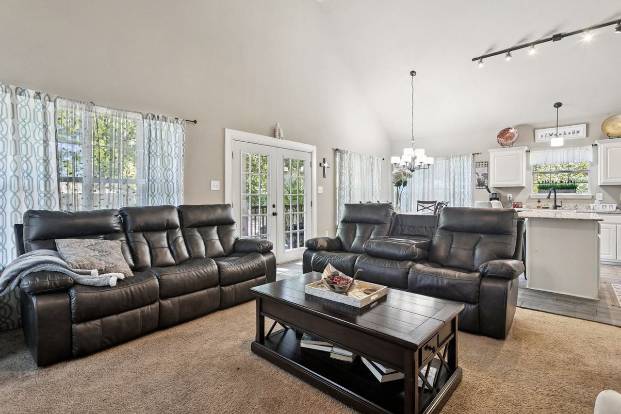 11169 Griffin Rd - Photo 4 of 20