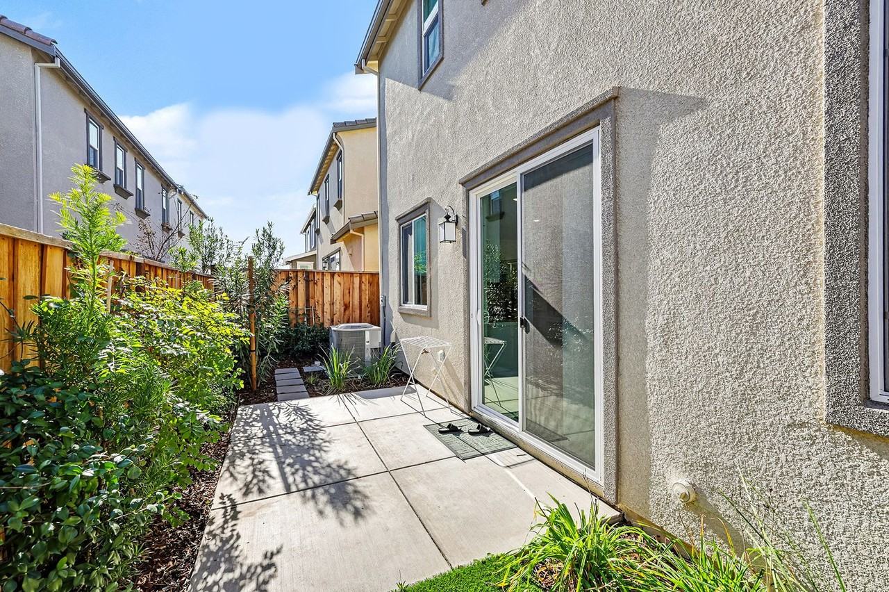 7310 Tabitha Pl - Photo 3 of 36