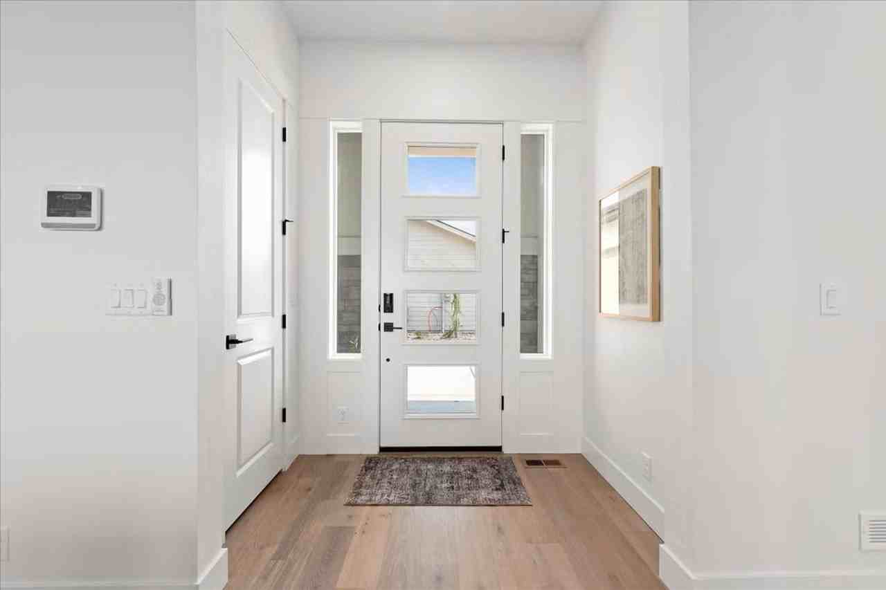 11321 S Corballis Ln - Photo 4 of 38