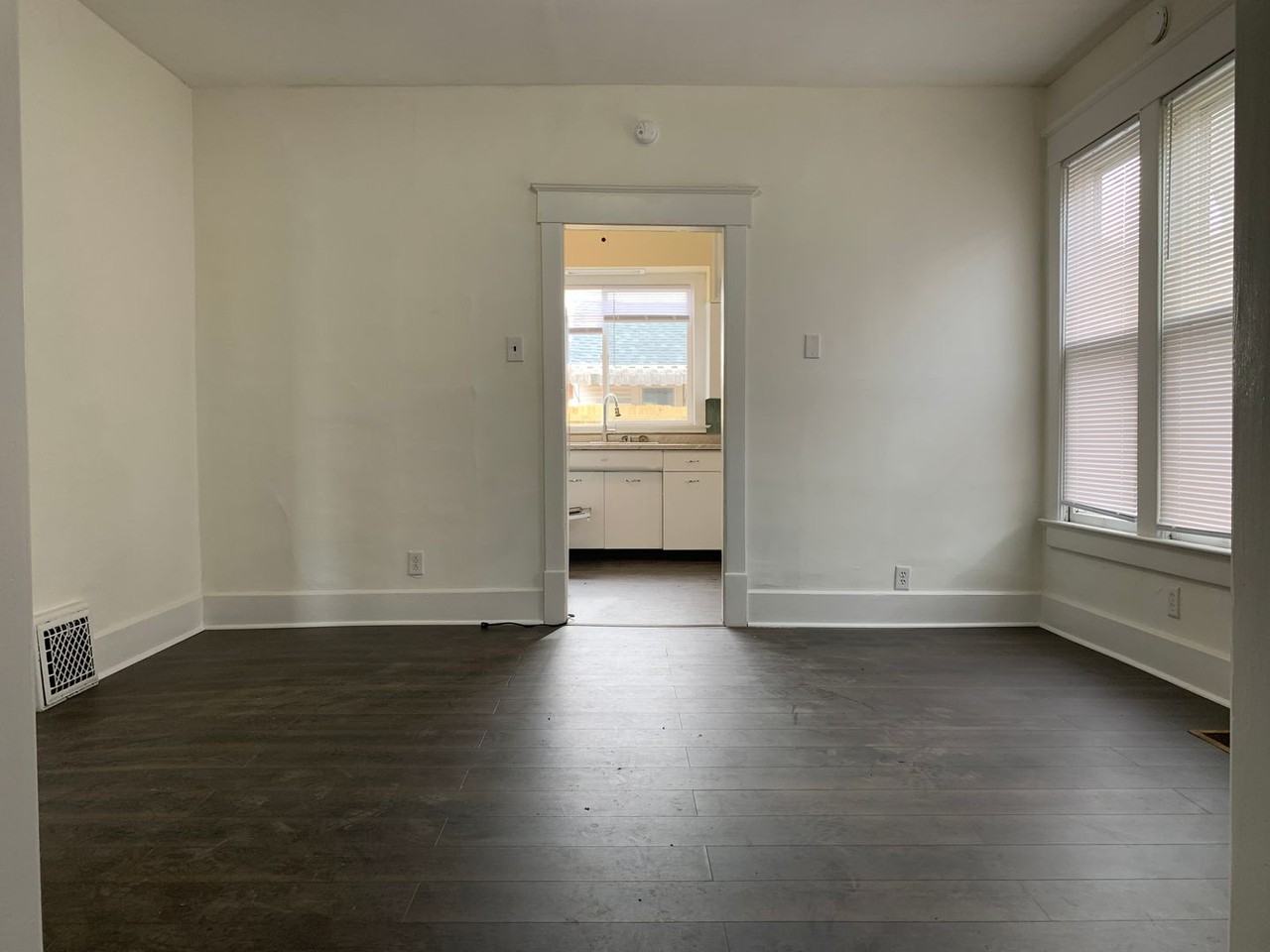 203 W Park St - Photo 3 of 10