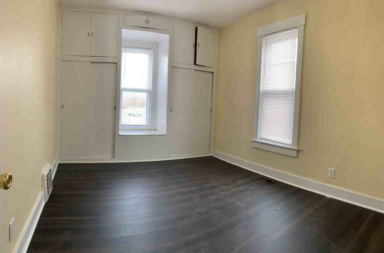 203 W Park St - Photo 6 of 10