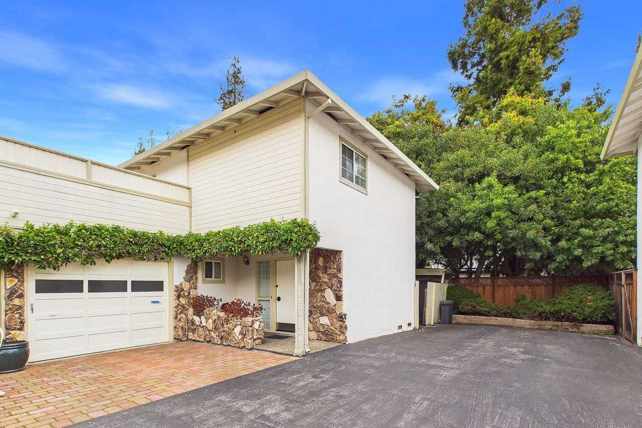 1333 Regent St - Photo 2 of 33