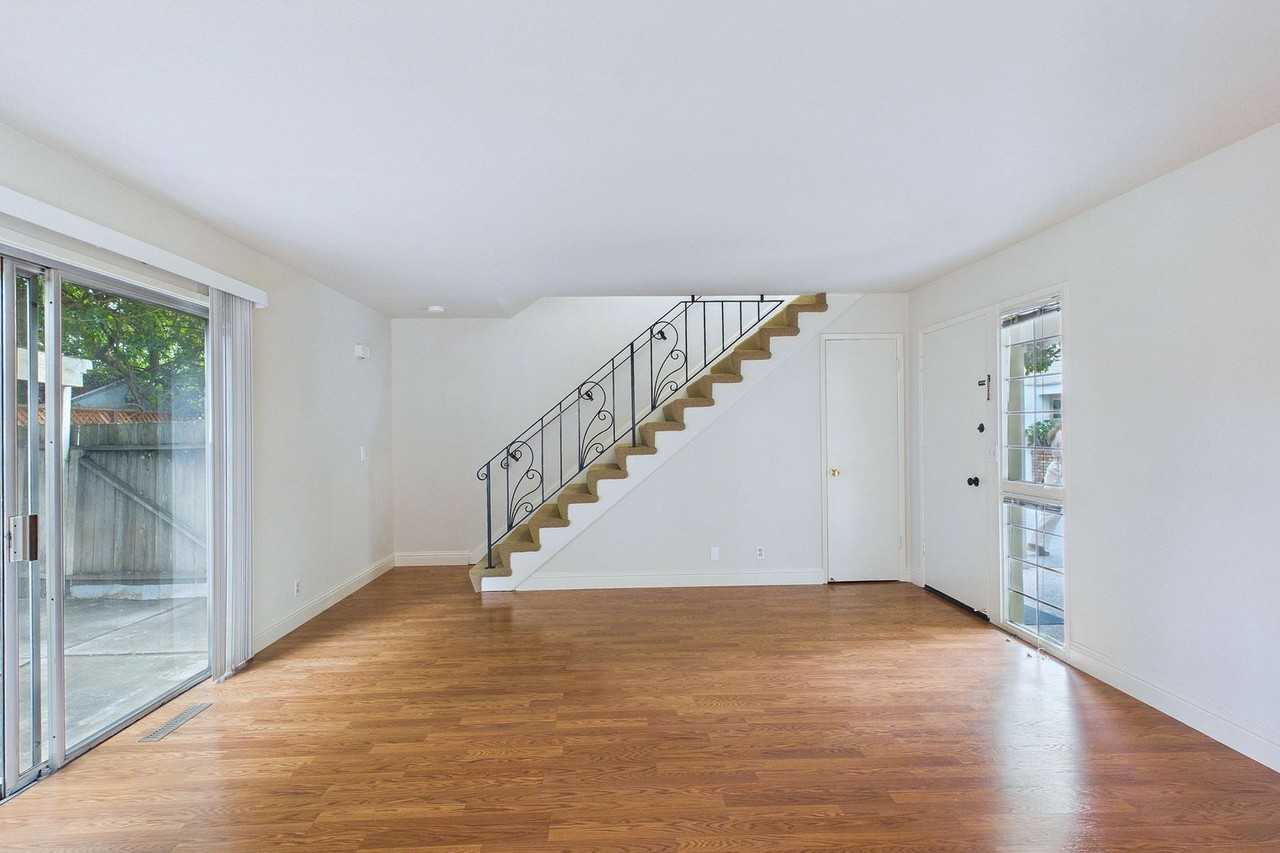 1333 Regent St - Photo 4 of 33