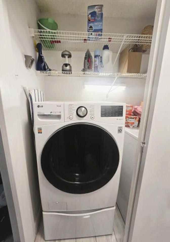 5885 Northpointe Ln - Photo 5 of 50