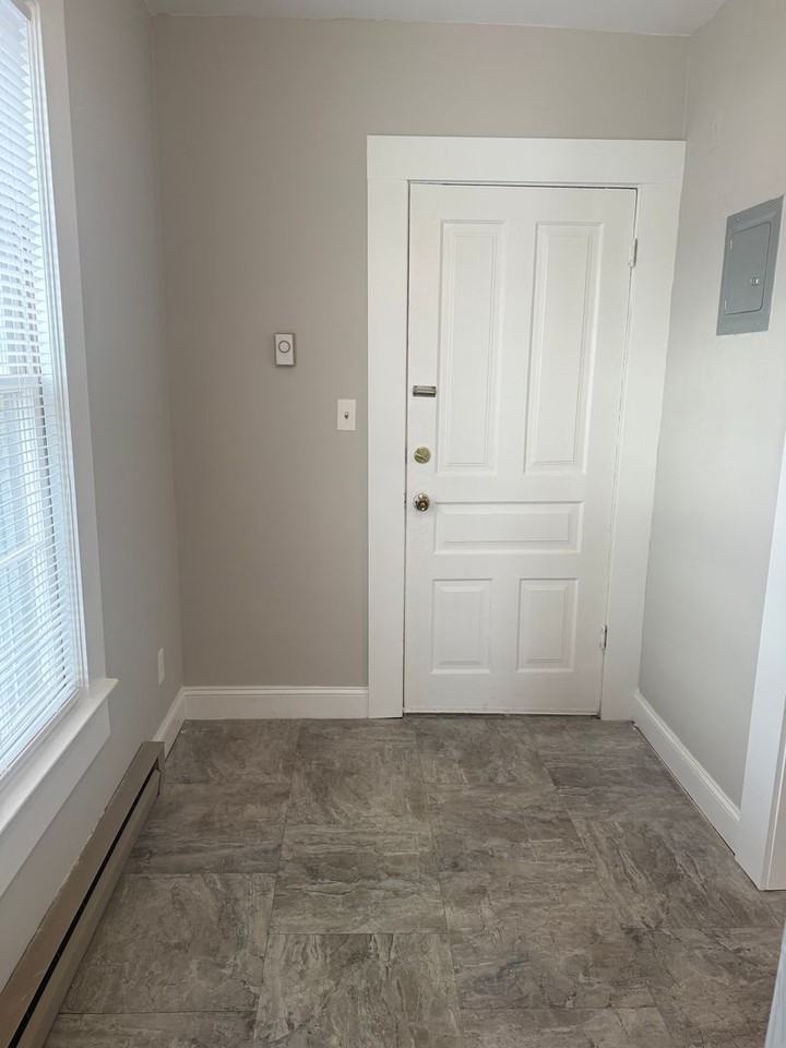 667 Chestnut St - Photo 5 of 12