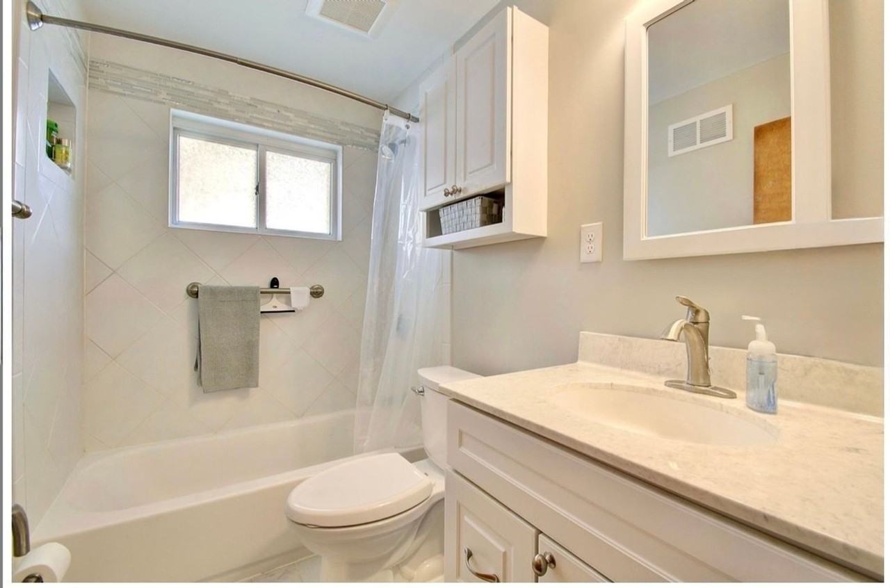 2401 Carlisle Ave - Photo 4 of 19