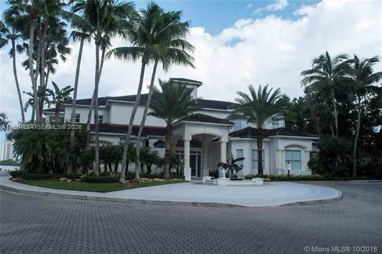 3245 Ne 184th St #13201