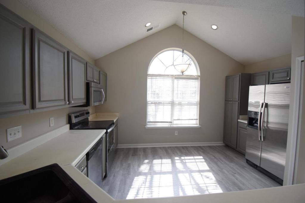 8616 Robinson Forest Dr - Photo 3 of 19