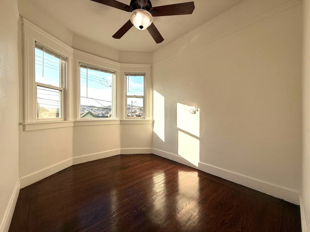 461 Peninsula Ave - Photo 5 of 19