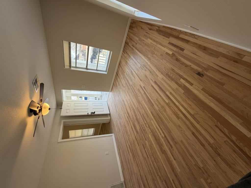 922 Vine St - Photo 2 of 12