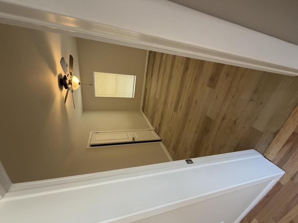 922 Vine St - Photo 3 of 12